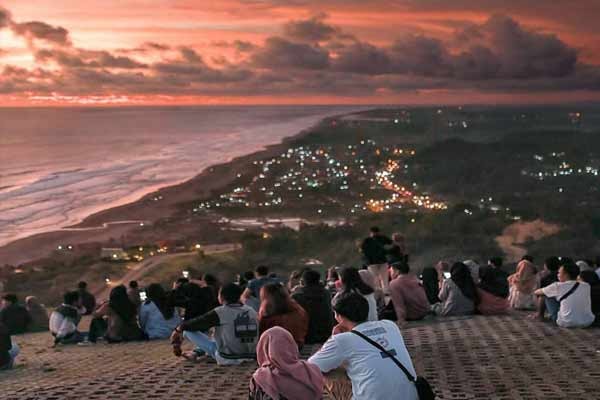 Indahnya Menikmati Sunset Dari Bukit Paralayang Watugupit Jogja