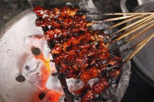 Sate dan Tongseng Petir Pak Nano, Kuliner Wajib Jika Berkunjung Ke Jogja, Pedasnya Bikin Ketar Ketir