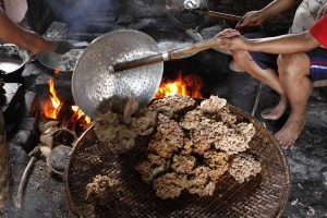 Peyek Tumpuk Mbok Tumpuk: Kuliner Khas Legendaris Lebih dari 50 Tahun dari Bantul, Yogyakarta