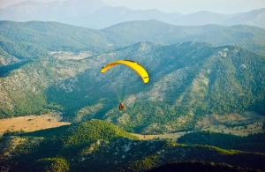 Wisata Paralayang Jogja yang Cocok untuk Menguji Adrenalinmu