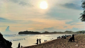 5 Aktivitas Menarik yang Bisa Kamu Lakukan di Pantai Sadranan